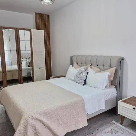 Aurora Qerret Apartamento Golem (Tirana)