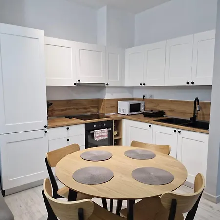 Aurora Qerret Golem (Tirana)