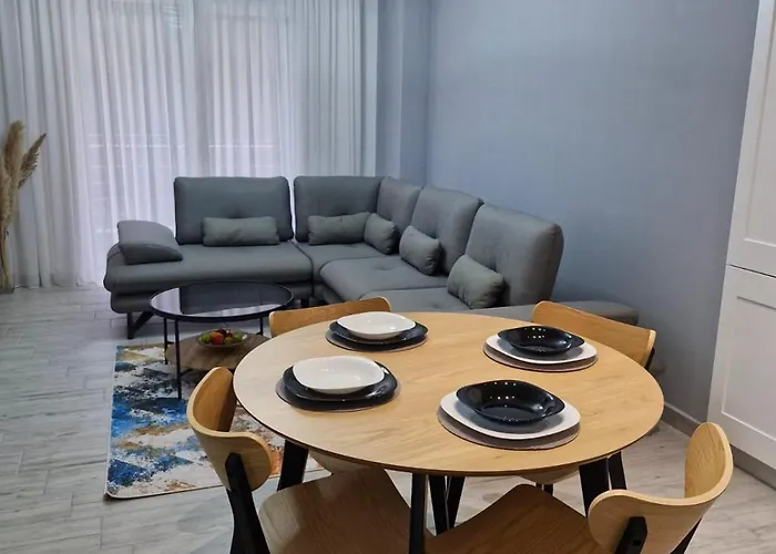 Aurora Qerret * Golem (Tirana)