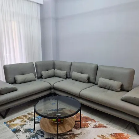 Aurora Qerret * غوليم